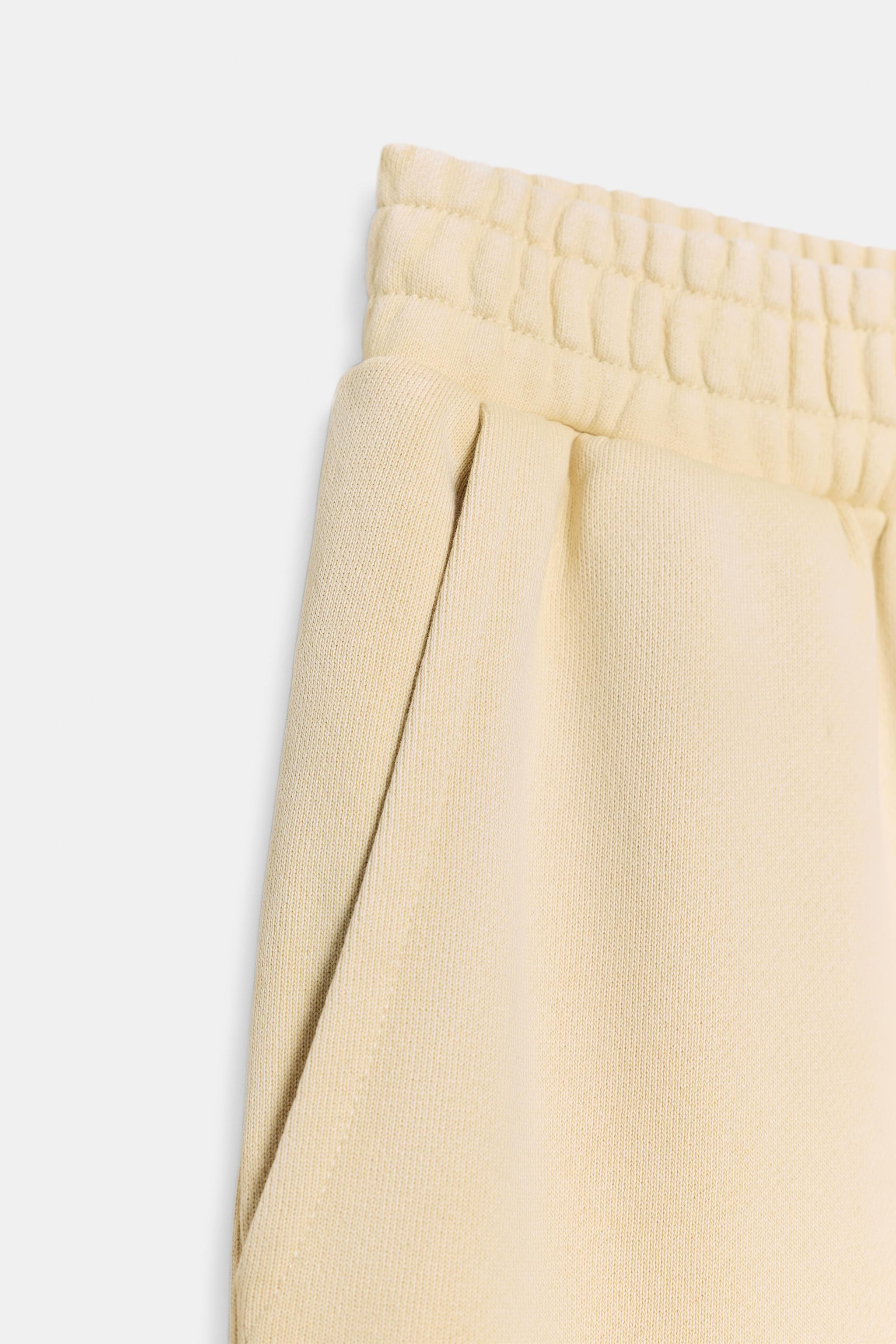 PANTALON EN MOLLETON EFFET DÉLAVÉ CLOUS